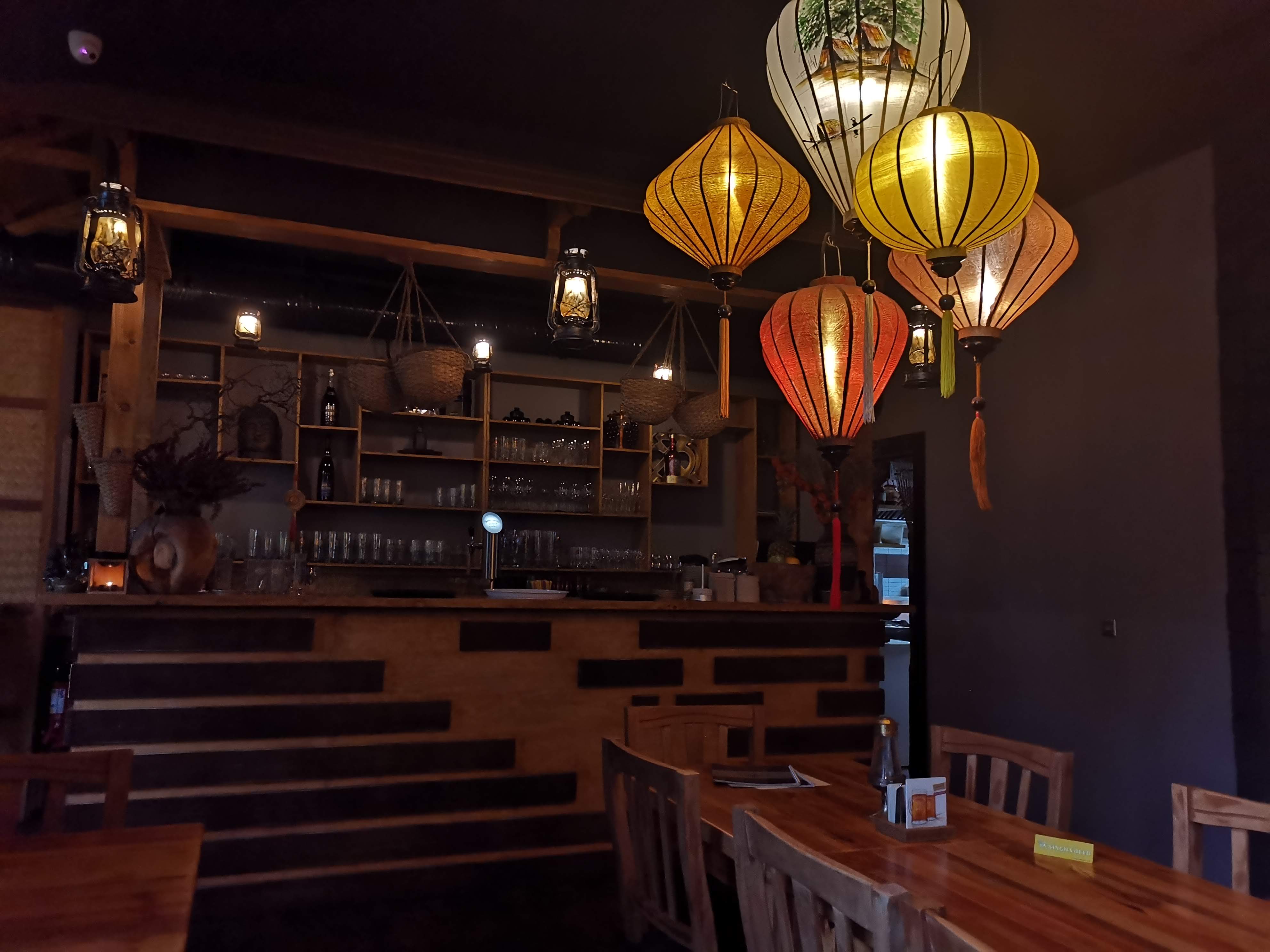 Essen-gehen - Gerichte: Curry - die Bar vom Newday Restaurant vietnamesisch in Berlin Friedrichshain - Newday