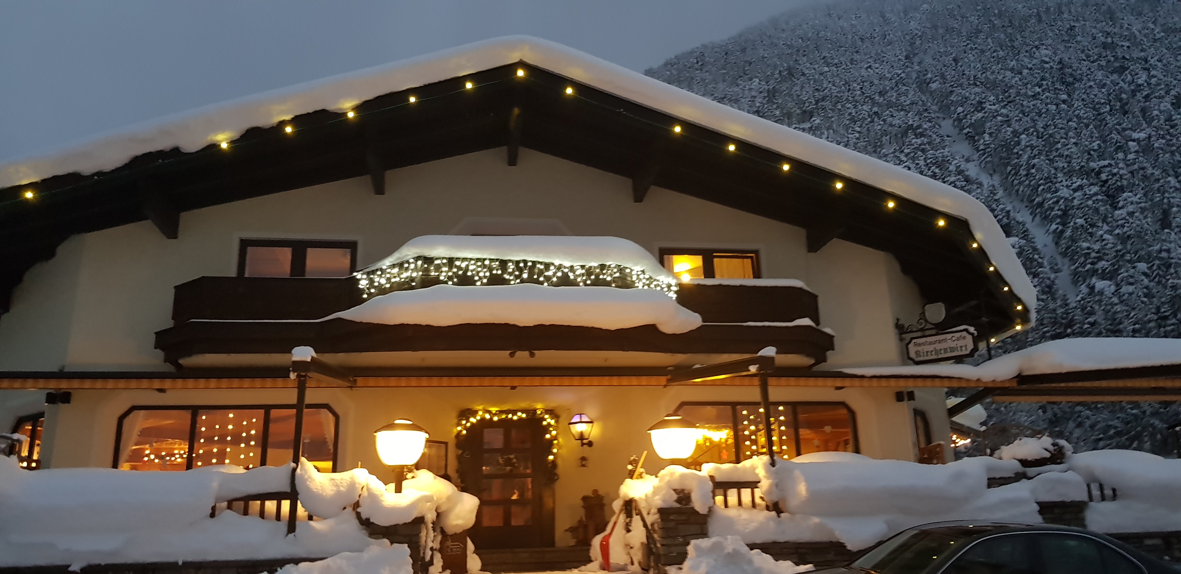 Essen-gehen - Sitzplätze im Freien - Tirol - Kirchenwirt in Maurach Achensee