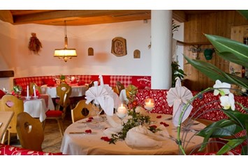 Restaurant: In der gemütlichen Achenseestube haben wir platz bis 60 Personen - Kirchenwirt in Maurach Achensee