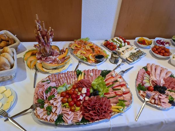 Essen-gehen - rollstuhlgerecht - Wienerwald Süd-Alpin - Buffet - Gasthaus zur Dorfwirtin