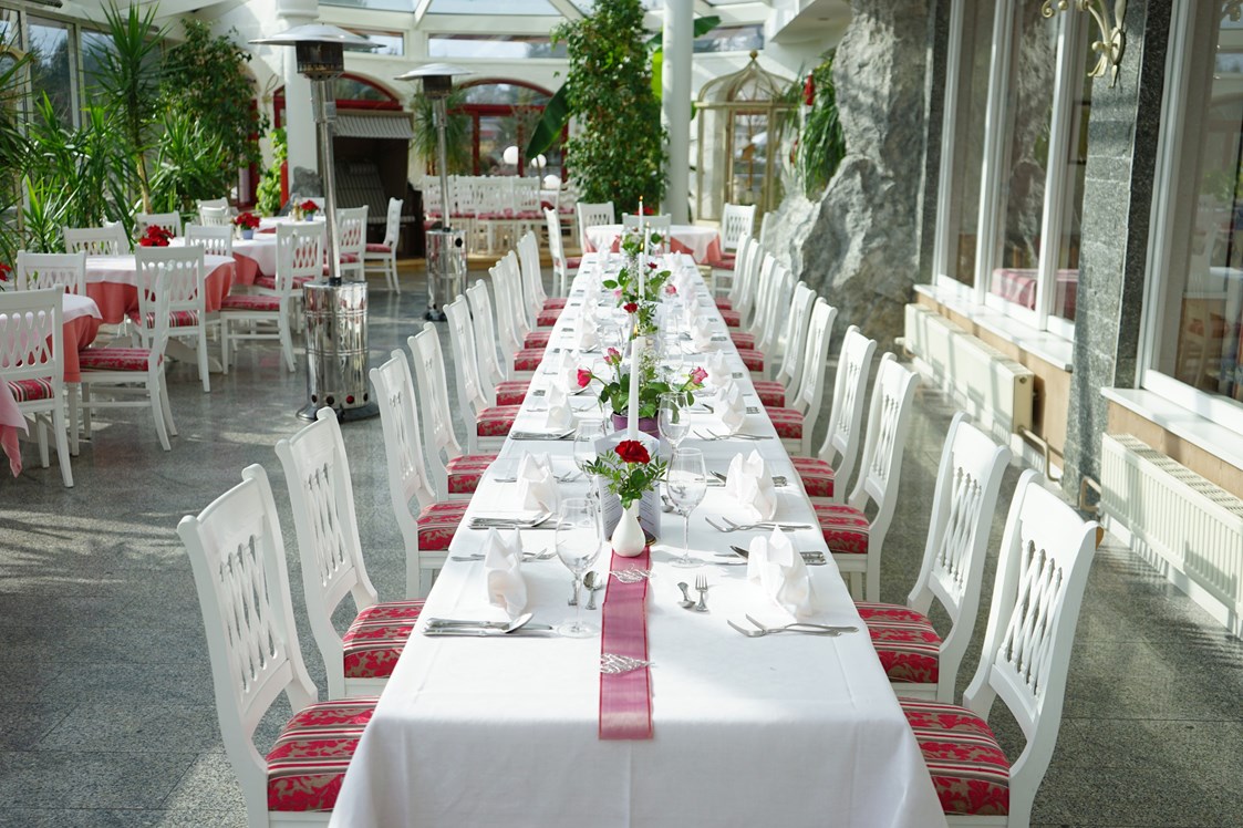 Restaurant: Festliche Tafel im Wintergarten - Restaurant im Hotel Glocknerhof