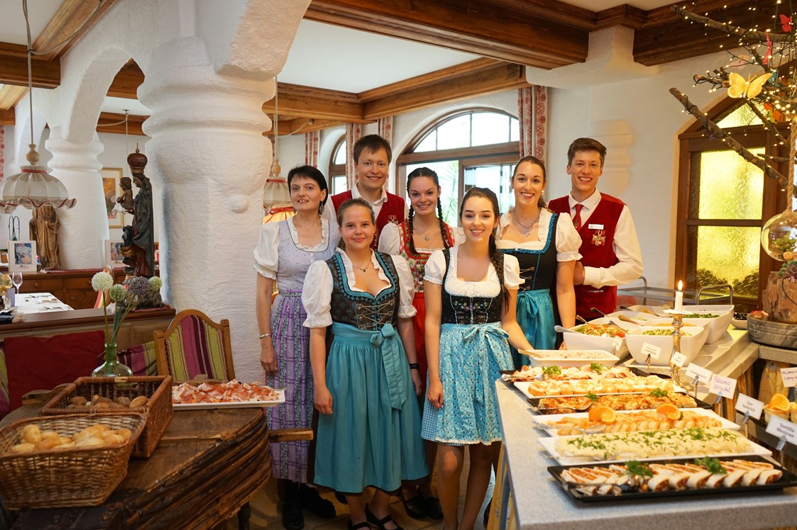 Restaurant: Mitarbeiter beim Buffet - Restaurant im Hotel Glocknerhof