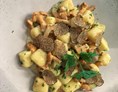 Restaurant: Hausgemachte Kartoffelgnocchi mit Pfifferlingen und Trüffel aus Norcia - Hotel - Restaurant Rosmarie