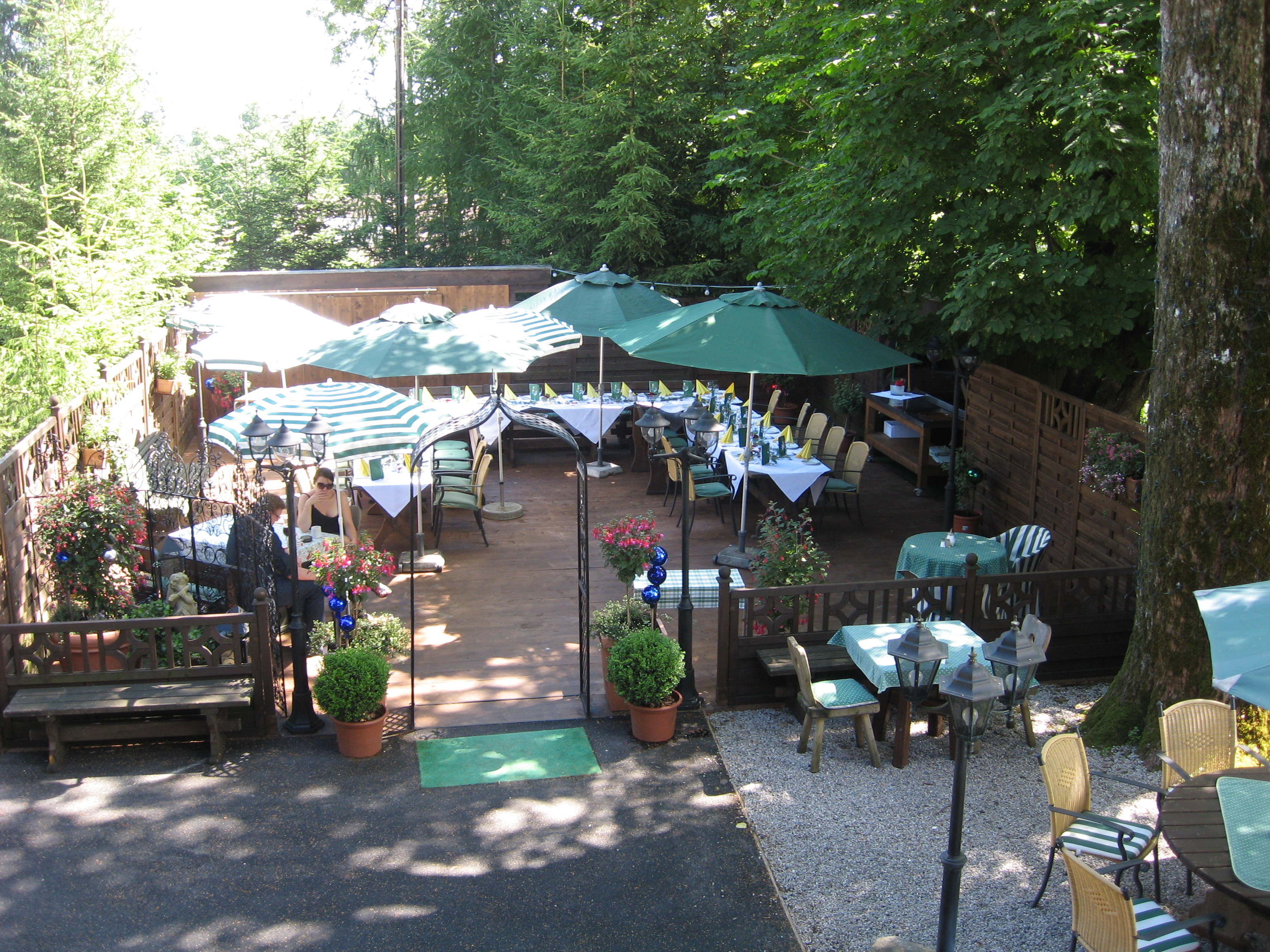 Essen-gehen - Mahlzeiten: Mittagessen - Bayern - Terrasse - Gasthof Die Schweizer Wirtin