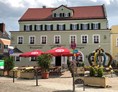 Restaurant: Aussenansicht - BIergarten auf dem Marktplatz - Hotel Brauereigasthof Amberger