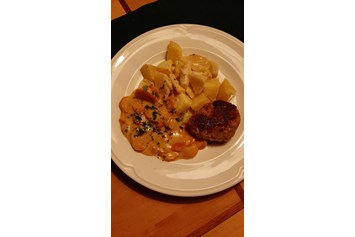 Restaurant: Böpfer (Sophies Fleischküchle) mit Butterkartoffeln und Karotten-Rahmgemüse
12.90 € - SophienBäck