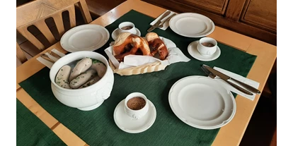 Essen-gehen - Ambiente: klassisch - Weißwurstfrühstück am Samstag auf Bestellung ab 8 Personen
8.90 €
Weißbier 4,40 € - SophienBäck