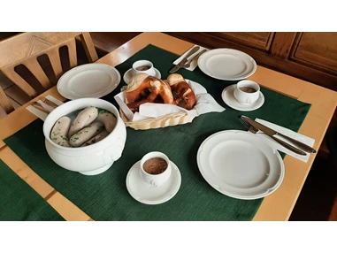 Restaurant: Weißwurstfrühstück am Samstag auf Bestellung ab 8 Personen
8.90 €
Weißbier 4,40 € - SophienBäck