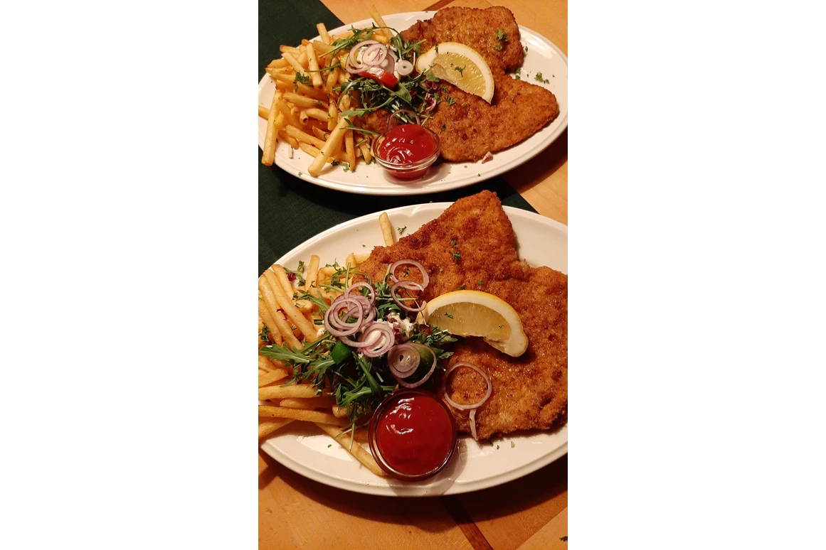 Restaurant: Paniertes Schweineschnitzel, wie es sein soll
Hier mit Julienne Pommes
13.90 € - SophienBäck