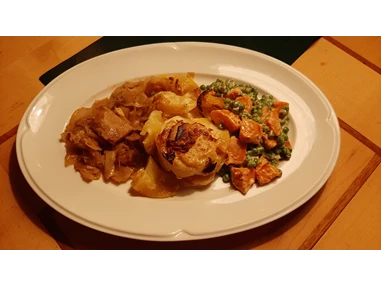 Restaurant: Vegetarisches Gemüsedreierlei an Kartoffel-Sahnegratin
13.90 € - SophienBäck