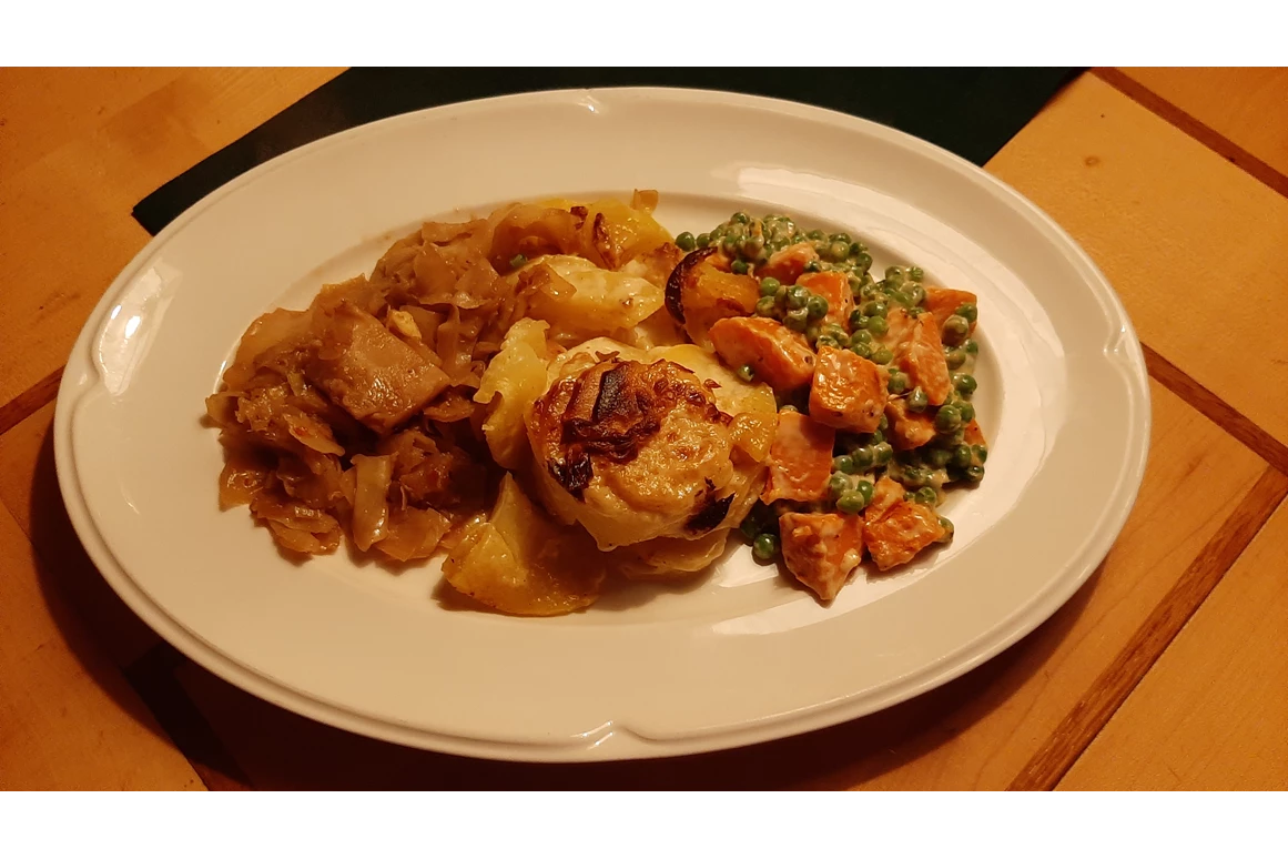 Restaurant: Vegetarisches Gemüsedreierlei an Kartoffel-Sahnegratin
13.90 € - SophienBäck