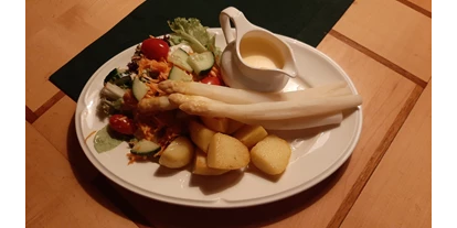 Essen-gehen - Ambiente: klassisch - Spargelzeit ab April bis Ende Juni. Hier mit hausgemachter Sauce Hollandaise
14.90 € - SophienBäck