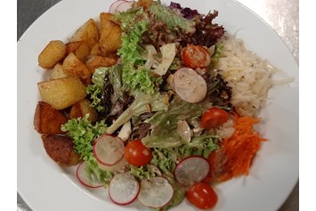 Restaurant: Großer bunter Salatteller
14.90 € - SophienBäck