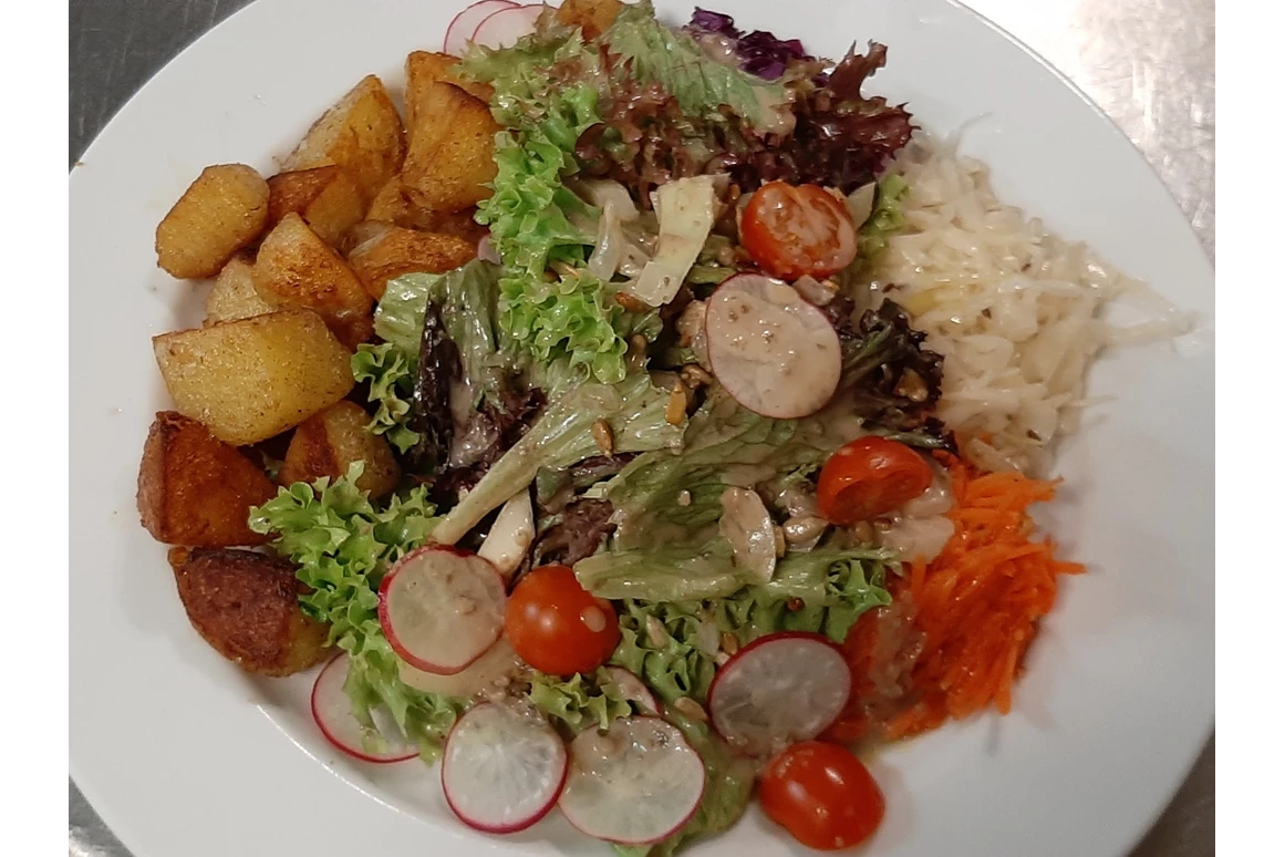 Restaurant: Großer bunter Salatteller
14.90 € - SophienBäck