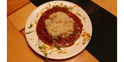 Essen-gehen - Ambiente: klassisch - Paprikagulasch mit Basmatireis
14.90 € - SophienBäck