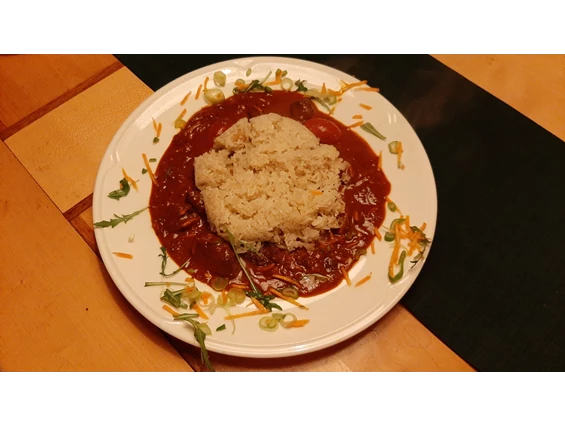 Restaurant: Paprikagulasch mit Basmatireis
14.90 € - SophienBäck