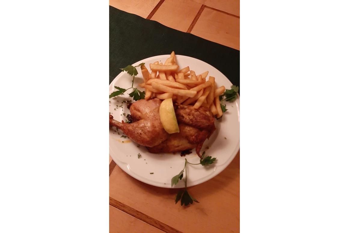 Restaurant: Halber Göger mit Pommes Frites
13.90 €
Nur in der warmen Jahreszeit - SophienBäck