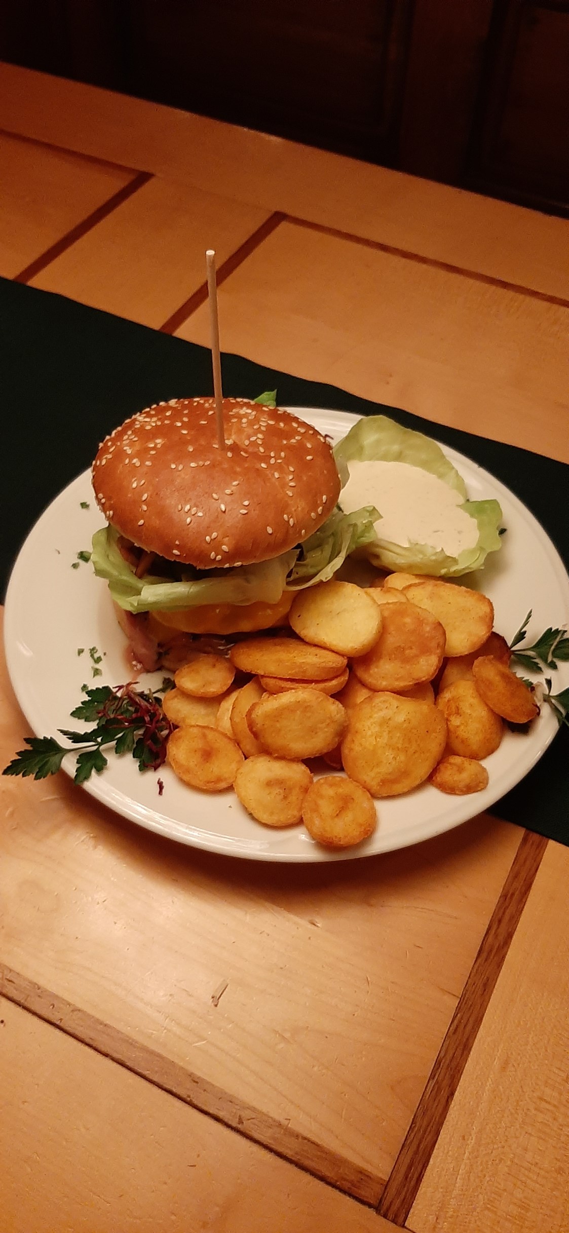 Restaurant: Burger gibt es auch - manchmal
12.90 € - SophienBäck