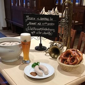 Restaurant: Jeden ersten Samstag im Monat Weißwurst-Frühschoppen mit Blasmusik, kesselfrischen Weißen, ofenfrischen Brezen und Bier aus der hauseigenen Brauerei
 - Brauereigaststätte Spitalgarten