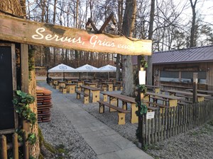 Essen-gehen - Mahlzeiten: Mittagessen - Bayern - Eingang Biergarten - Sommerkeller Affing