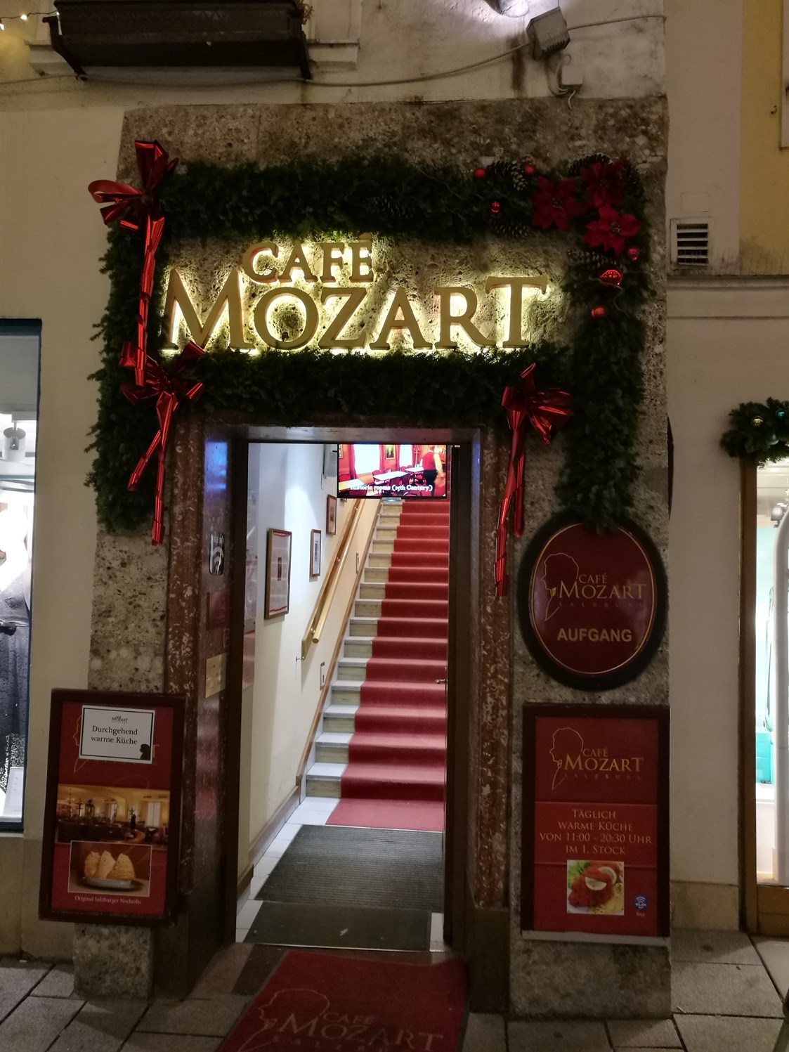 Restaurant: Gleich bei Mozarts Geburtshaus findet man das Cafe Mozart in der Getreidegasse - Cafe Mozart