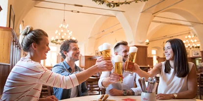 Essen-gehen - rollstuhlgerecht - Salzburg-Stadt Liefering - Gesellige Stunden im Bräustüberl der Stiegl-Brauwelt verbringen. - Bräustüberl in der Stiegl-Brauwelt