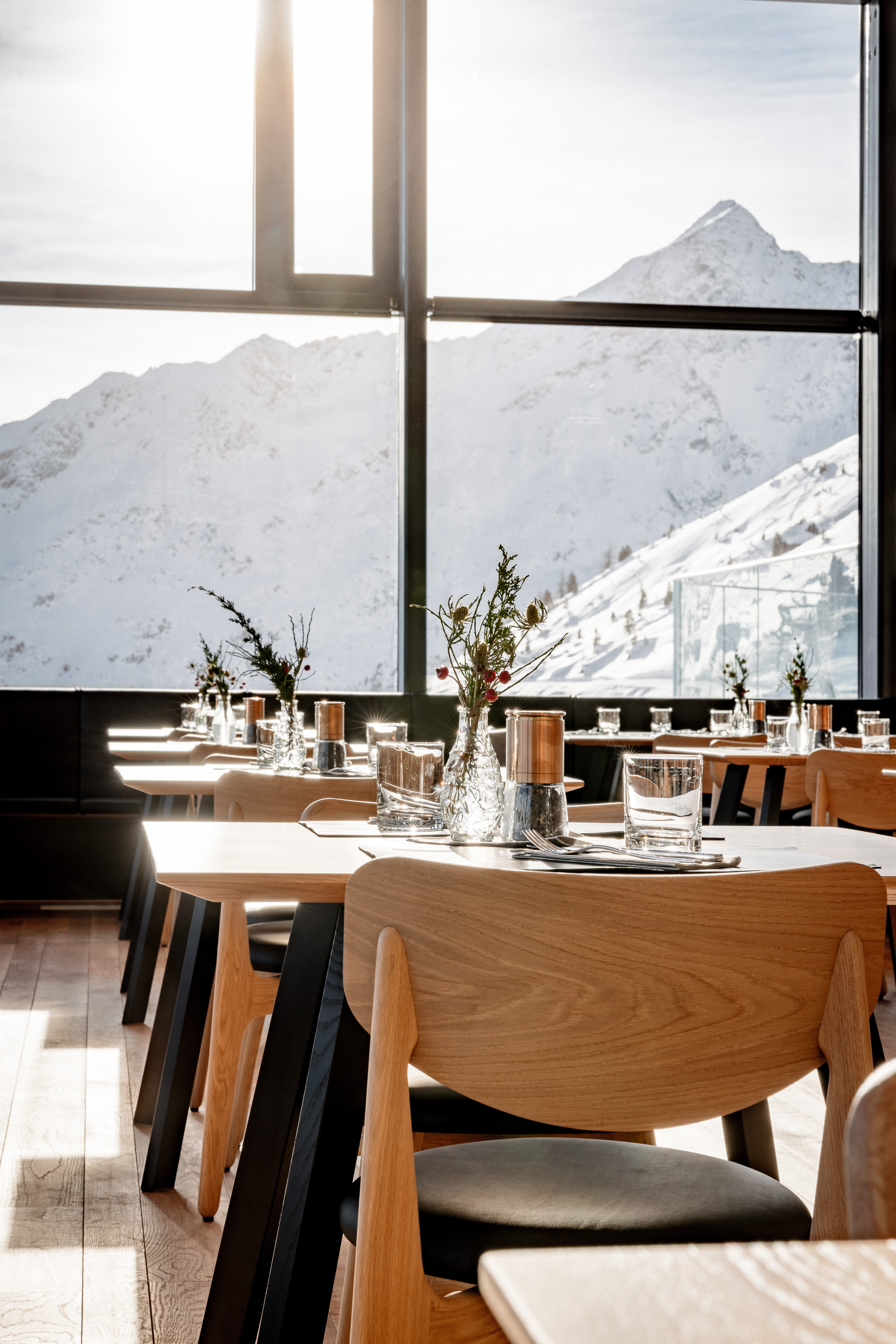 Restaurant: FALCON À-la-Carte-Restaurant bietet kulinarischen Genuss in Top-Lage – direkt neben der Mittelstation der Gaislachkoglbahn - FALCON Restaurants