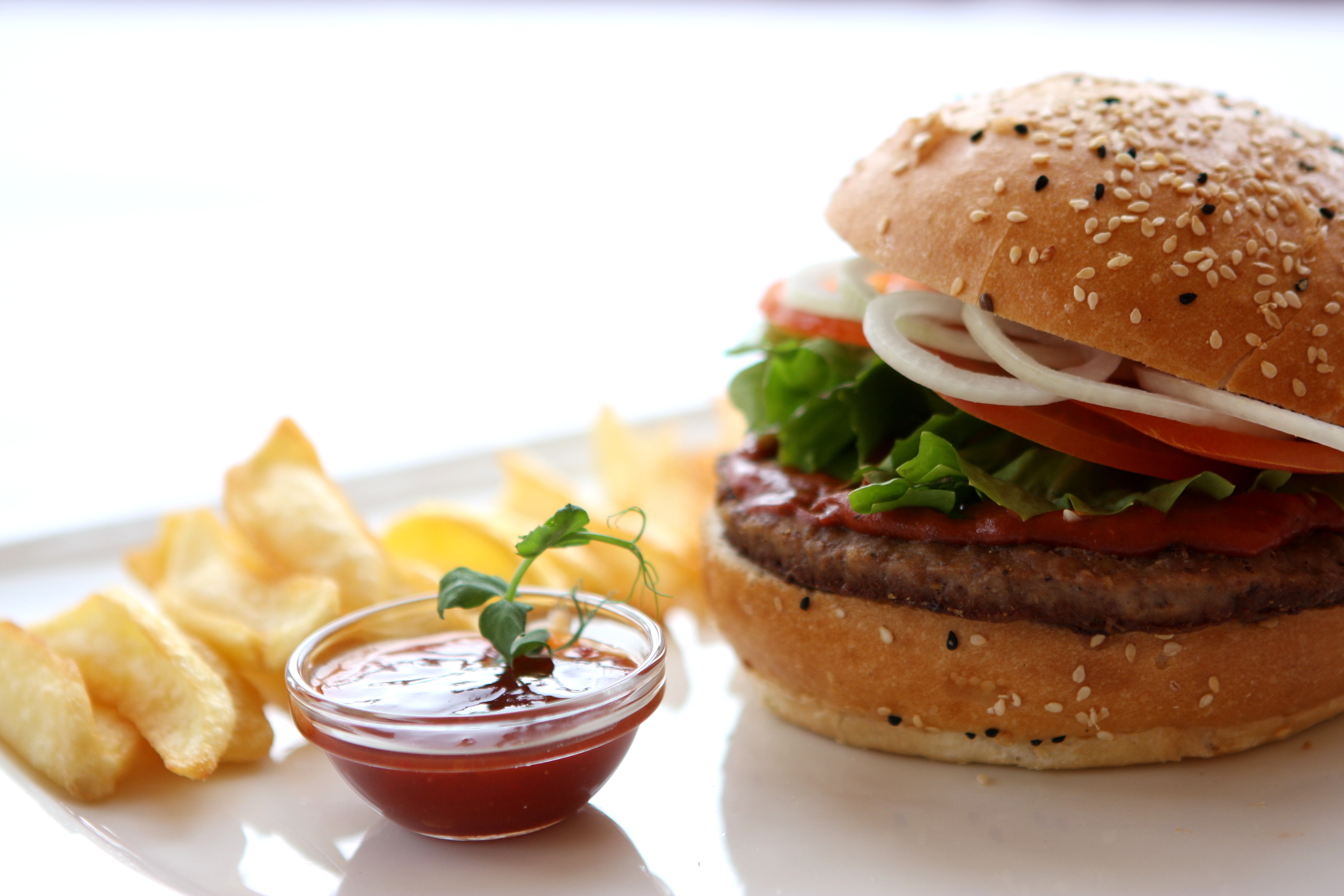 Essen-gehen - Sitzplätze im Freien - Tirol - Burger © Natasza Lichocka - Die Jochdohle - Stubaier Gletscher