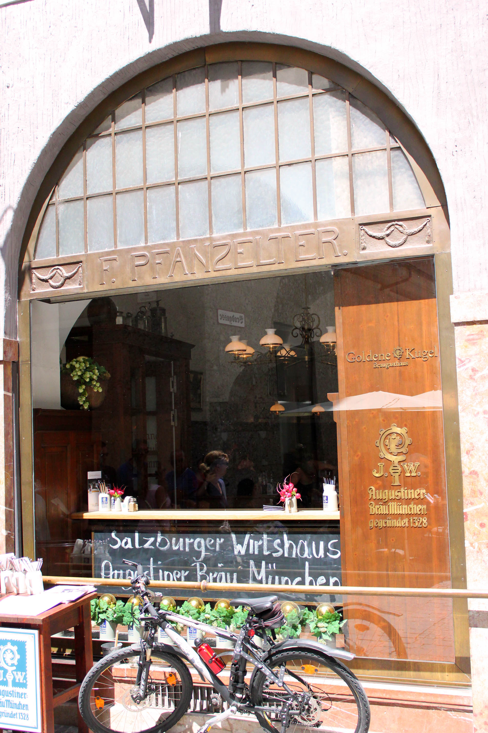 Essen-gehen - Sitzplätze im Freien - Salzburg - Braugasthaus Goldene Kugel