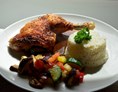 Restaurant: Mittagsmenü vom 25.04
Hühnchen mit Basmatireis und Grillgemüse -> Als Hauptgericht
Entweder Tagessuppe oder Salat -> als Beigericht - Gasthaus Spitzbua
