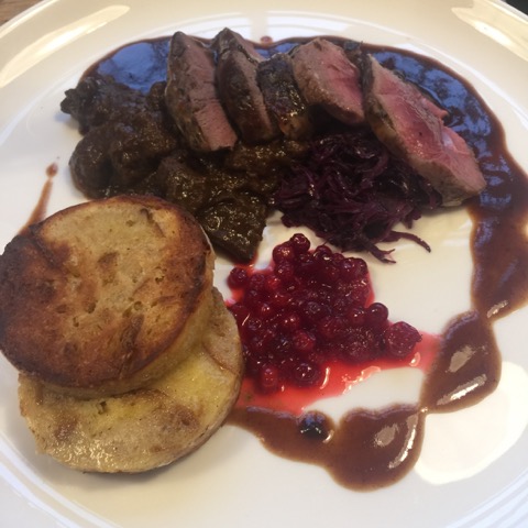 Essen-gehen - Mahlzeiten: Mittagessen - Bayern - Geschmorte Schulter vom BIO Weideochsen - Salettl in der Simsseer Weidefleisch