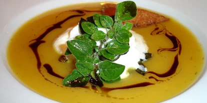 Essen-gehen - Ambiente: klassisch - Zum Starten gibt es neben den klassischen Suppen saisonal abgestimmte wie Spargelcemesuppe, Apfel-Sellerie, Kürbis... - Cafe Restaurant Paradiso