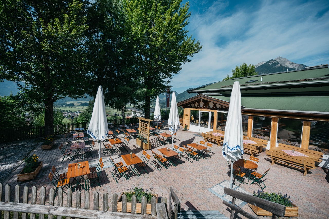Essen-gehen - Sitzplätze im Freien - Tirol - Panorama Restaurant an der Tiroler Zugspitze