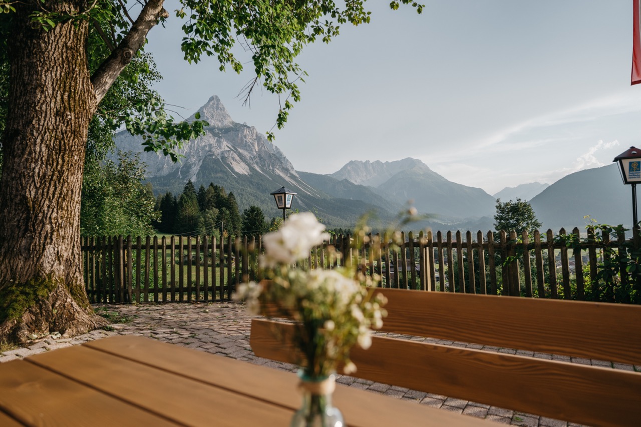 Essen-gehen - Sitzplätze im Freien - Tirol - Panorama Restaurant an der Tiroler Zugspitze