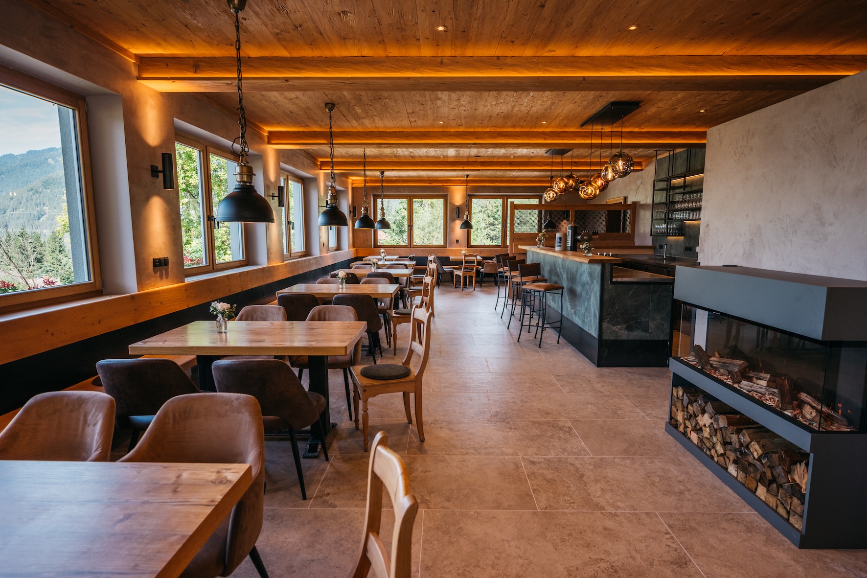 Essen-gehen - Sitzplätze im Freien - Tirol - Panorama Restaurant an der Tiroler Zugspitze