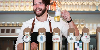Essen-gehen - rollstuhlgerecht - Salzburg-Stadt Liefering - 6 verschieden Biere vom Fass... Prost!  - Fuxn - Salzburger Volkswirtschaft