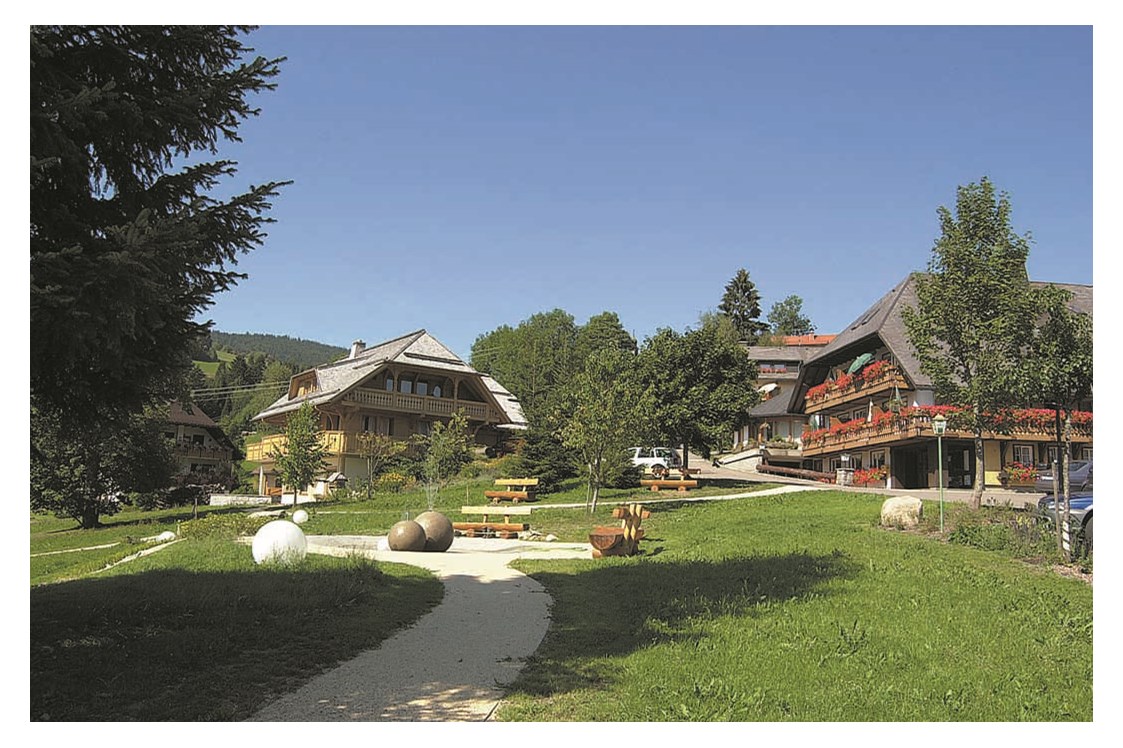 Restaurant: Blick vom Park auf das Rößle - Schwarzwald-Gaststuben Hotel Rössle