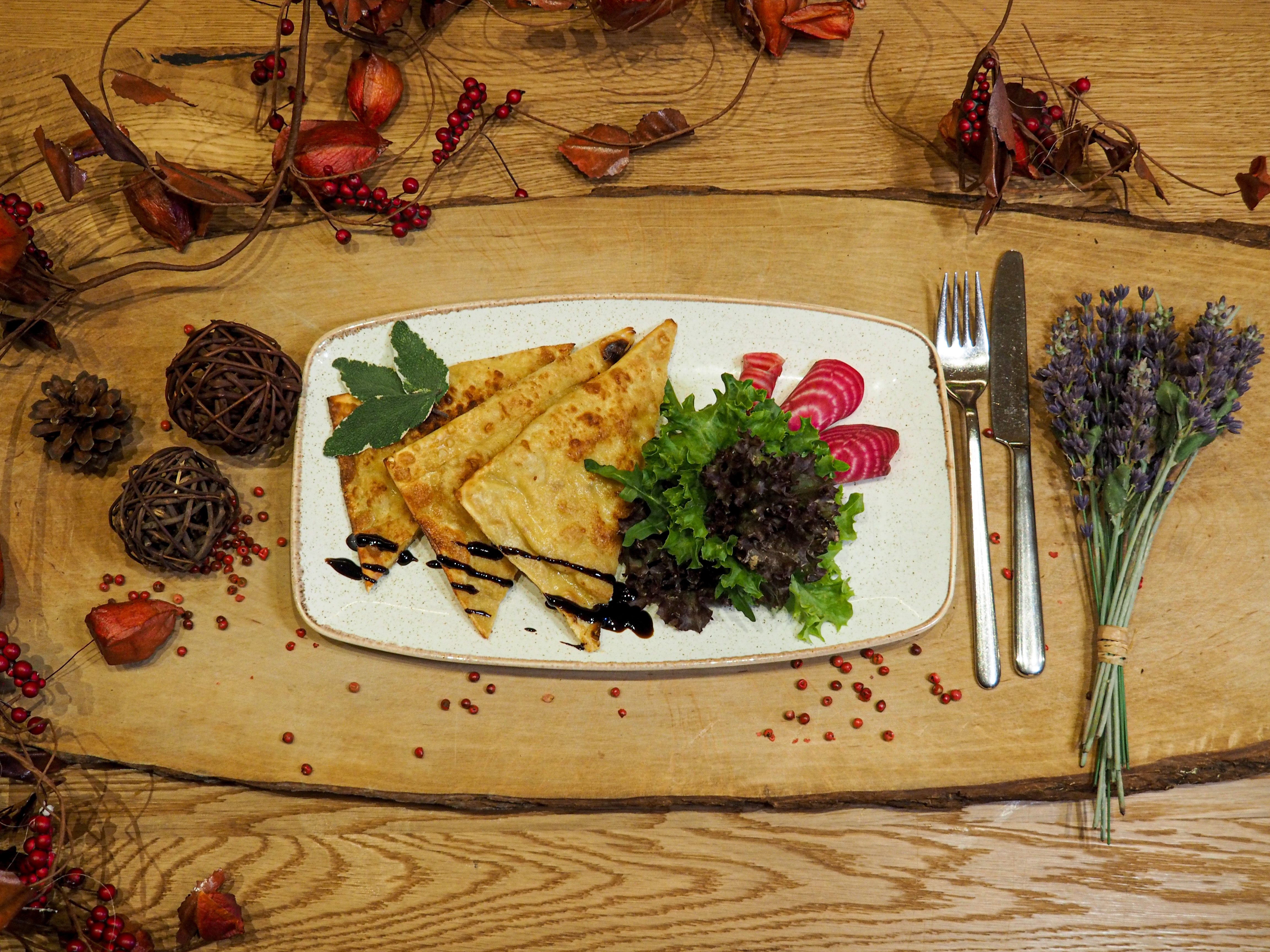 Restaurant: Vegane Linsenmaultaschen - Restaurant Mauganeschtle
