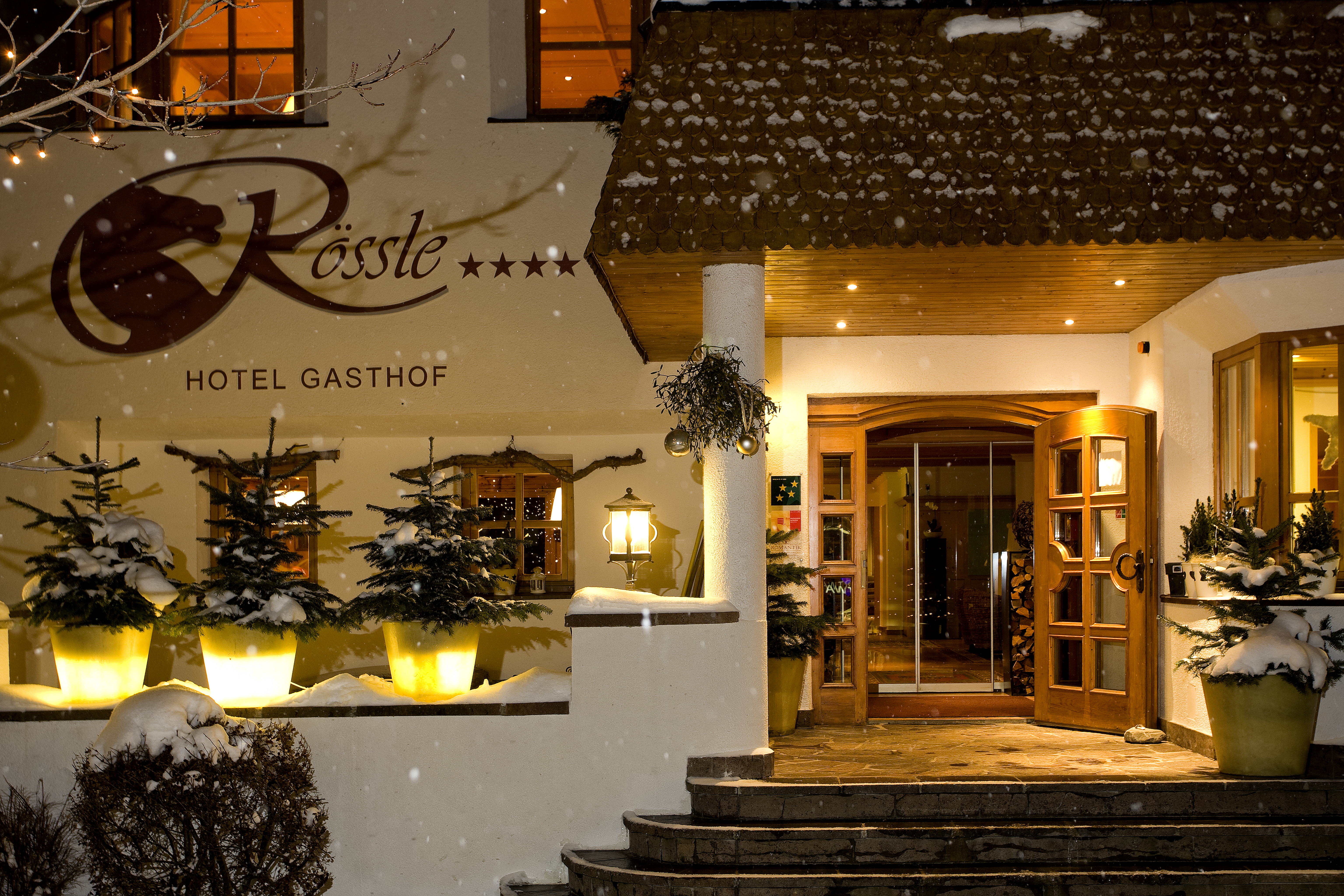 Essen-gehen - Sitzplätze im Freien - Tirol - Hotel Gasthof zum Rössle****s "Paznauner Stuben"