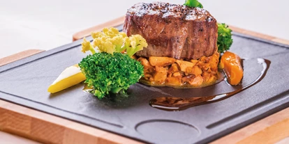 Essen-gehen - Ambiente: klassisch - Filesteak - eine unserer Spezialitäten - Sporthotel Reisch - Restaurant Kaiserstuben